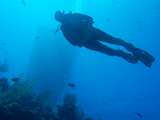 Val and dive boat